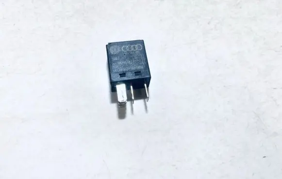 Audi A3 S3 8P Other relay 8Z0951253 V23074