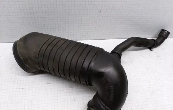 Volkswagen PASSAT B5.5 Turbo air intake inlet pipe/hose 8D0129615J 3900160875
