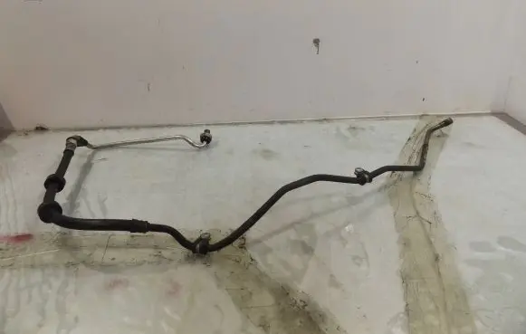 Mercedes-Benz C AMG W204 Gearbox oil cooler pipe/hose 