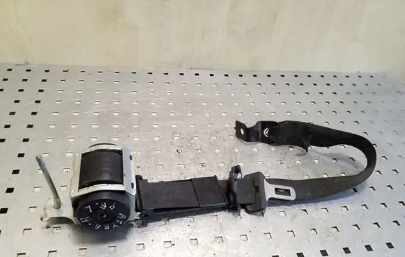 Opel Astra H Front seatbelt