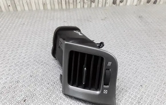 Toyota Avensis Verso Dashboard side air vent grill/cover trim 5565044120