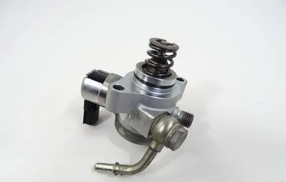 Mazda 3 III Mechanical fuel pump PE19203F0