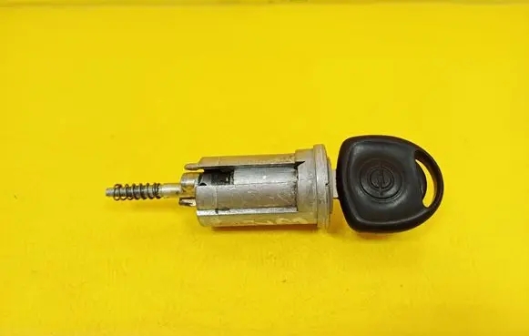 Opel Corsa B Ignition lock 90519056