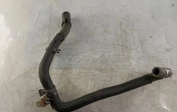 Suzuki Grand Vitara I Engine coolant pipe/hose