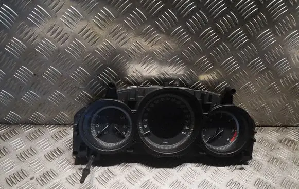 Speedometer (instrument cluster)