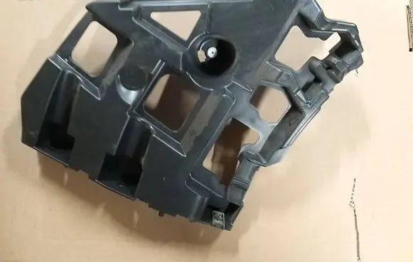 Rear bumper mounting bracket