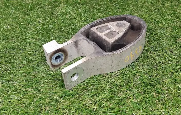 Ford Fusion II Engine mount bracket DS736P082BA