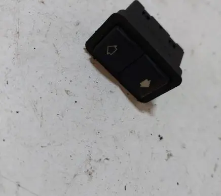 BMW 5 E39 Electric window control switch 8368974