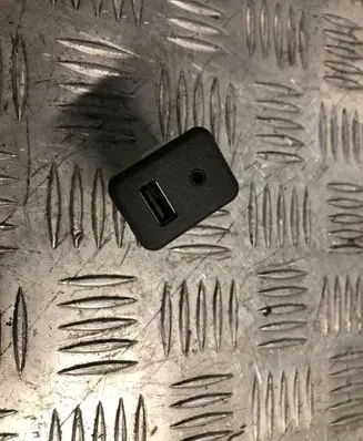 Opel Adam USB socket connector 25832462
