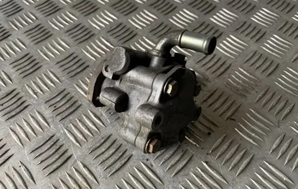 Volkswagen Golf IV Power steering pump 1J0422154A