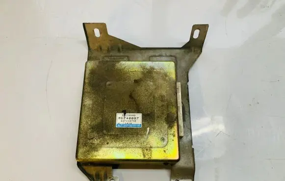 Mitsubishi 3000 GT Engine control unit/module MD740087 G1T11073E