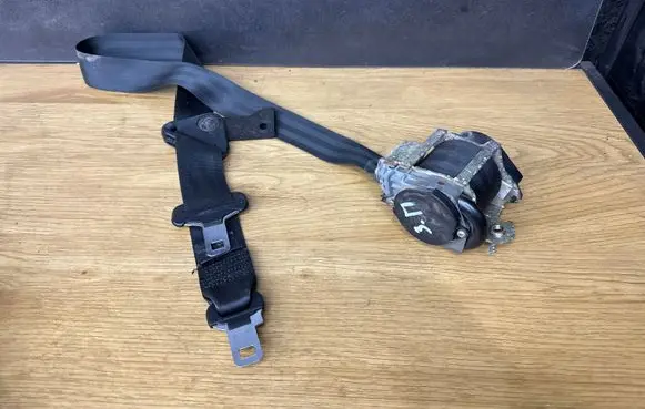 Opel Vivaro Rear seatbelt 52571