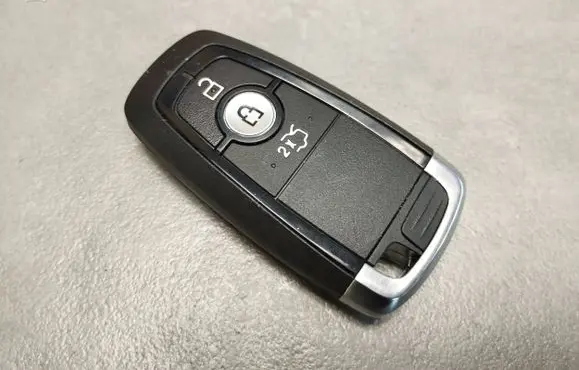 Volkswagen Amarok II Ignition key/card 