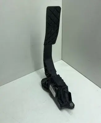 Accelerator throttle pedal