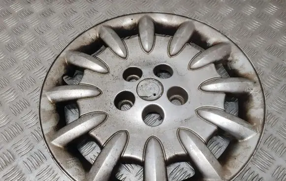 Chrysler Voyager R16 wheel hub/cap/trim 4743065A
