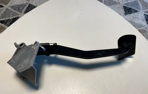 Mercedes-Benz G W461 W463 1st Gen Brake pedal A4632904901