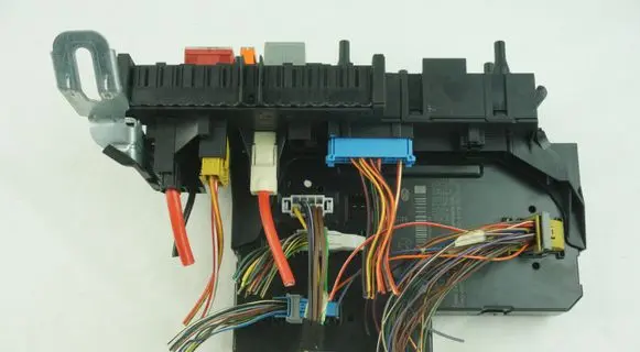 Mercedes-Benz E W212 Fuse module 2129060605 5DK01102320