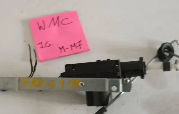 Skoda Fabia Mk1 (6Y) Central locking motor 12121211