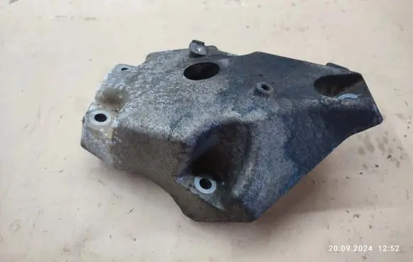 BMW X3 E83 Engine mounting bracket 3451673