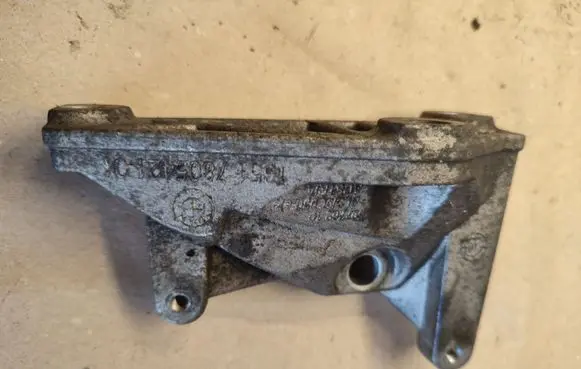 BMW X5 E70 Engine mounting bracket 7805421