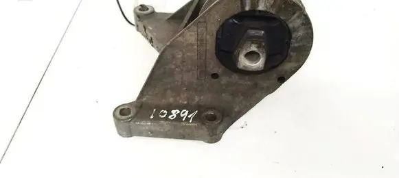 Engine mount bracket