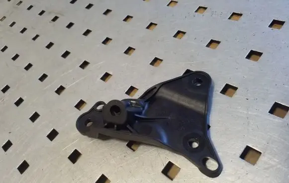 Rear door exterior handle/bracket