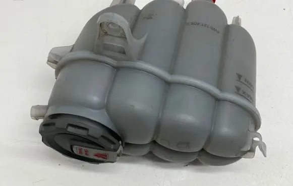 Audi A4 S4 B9 8W Coolant expansion tank/reservoir 8W0121405K