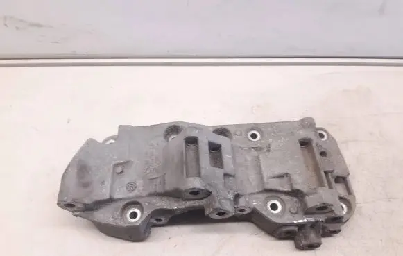 BMW 1 F20 F21 Engine mounting bracket 8506863 174786