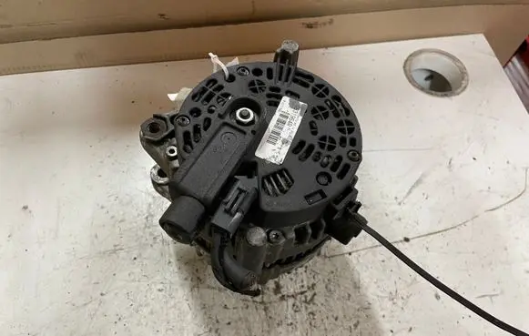 Peugeot 407 Generator/alternator C631964R 0121715001