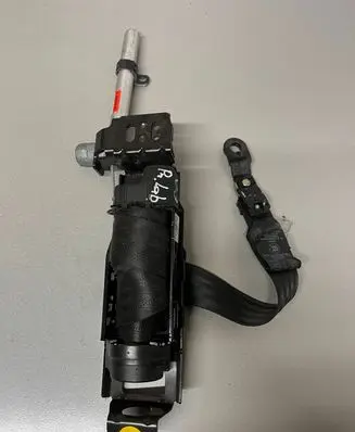 Volvo V50 Front seatbelt 8639692
