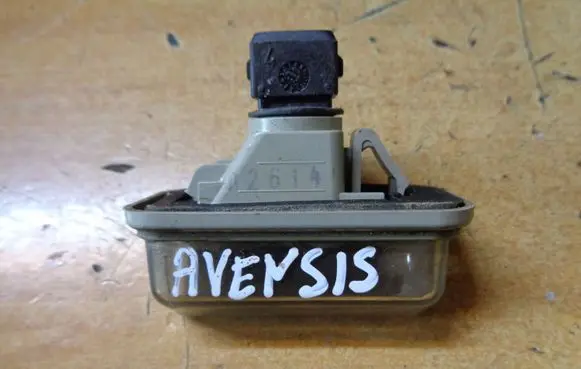 Toyota Avensis T250 Number plate light