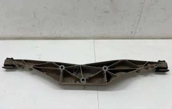 Mini Clubman F54 Rear differential/diff mount bracket 6852896