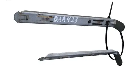 Headlight/headlamp mounting bracket