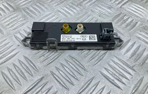 Audi A5 8T 8F Aerial antenna amplifier 8T0035225AA