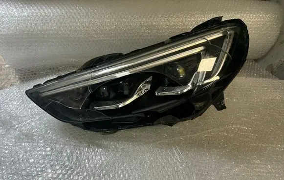 Opel Insignia B Headlight/headlamp 39122974