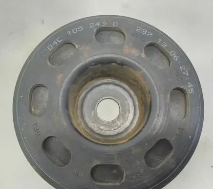 Volkswagen Golf VII Crankshaft pulley 04C105243 04C105243D