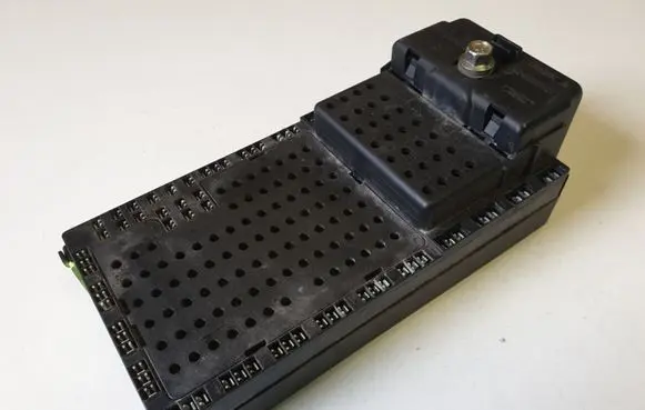 Volvo V70 Fuse module