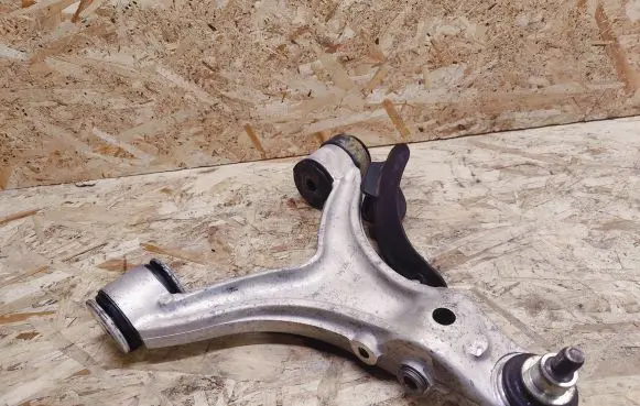 Maserati Quattroporte Front lower control arm/wishbone 3206581