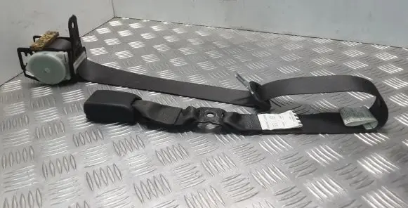 Middle seatbelt (rear)