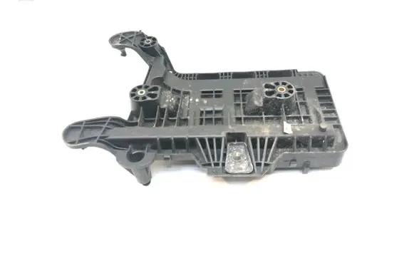 Volkswagen PASSAT B6 Battery tray 1K0915333C