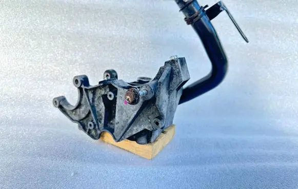 Audi Q7 4L Power steering pump mounting bracket 059145169AA