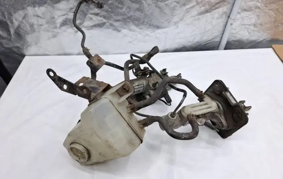 Toyota Prius (XW20) Master brake cylinder 13203040110 4727047010 31271217