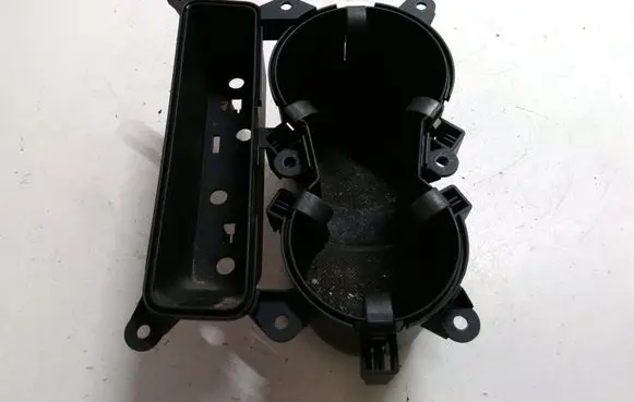 Cup holder front