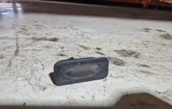 Tailgate opening switch