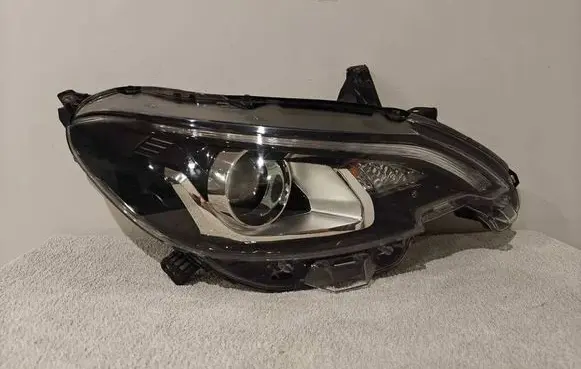 Peugeot 108 Headlight/headlamp 811100H150 90026267 011T0271