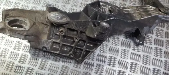 Alfa Romeo 166 Engine mounting bracket