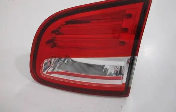 Tailgate rear/tail lights