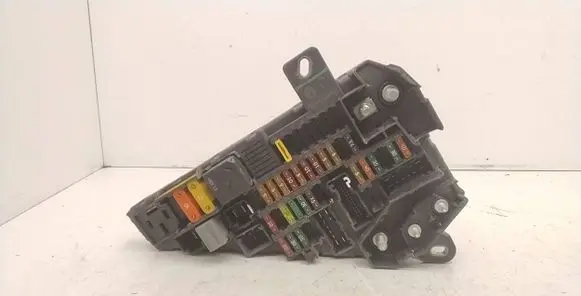 BMW 5 E60 E61 Fuse module 6906603