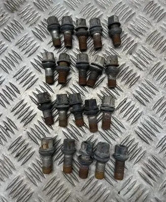 Audi A8 S8 D3 4E Nuts/bolts 