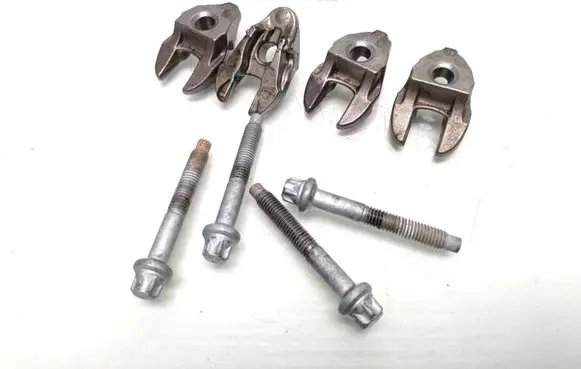 Volvo V40 Fuel Injector clamp holder 